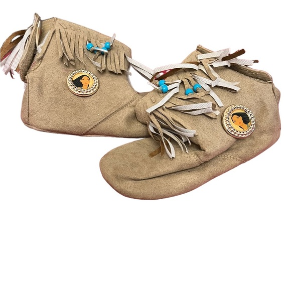 DISNEY parks POCAHONTAS COSTUME SHOES GIRLS Boots moccasin sz 2-3 - Picture 1 of 3
